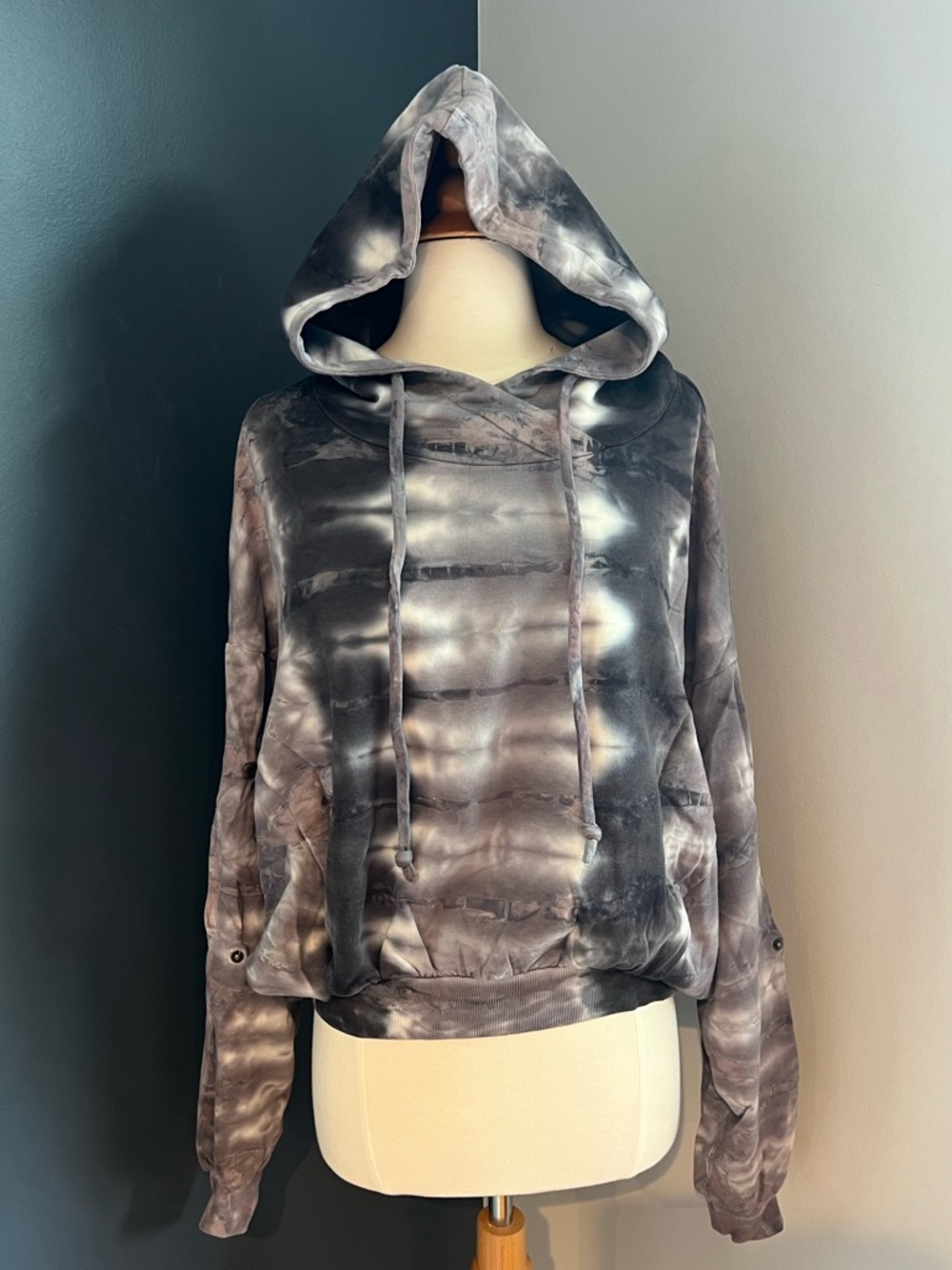 NWOT Young Fabulous & Broke Tie Dye Hoodie Gray Taupe Snap Sleeve Pullover Small